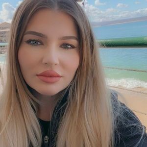 Meet your Posher, Lena